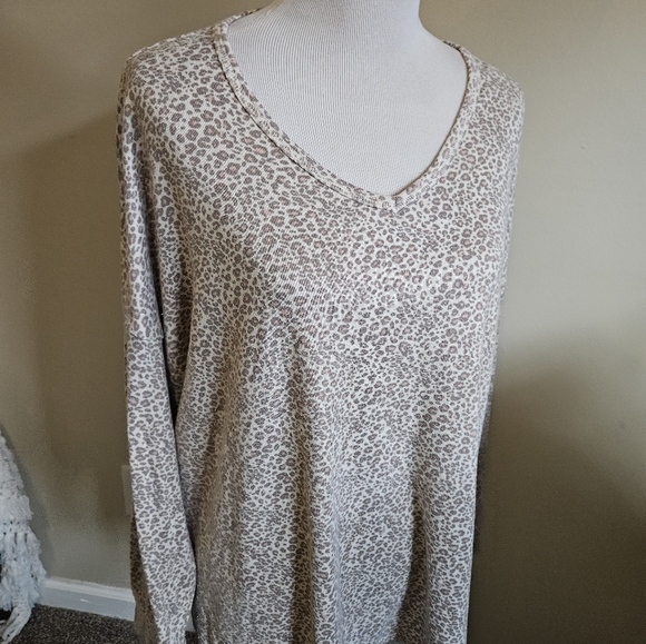 Americal Eagle Leopard Print V-Neck Long Sleeve Super Soft Top Size XL - Picture 12 of 12